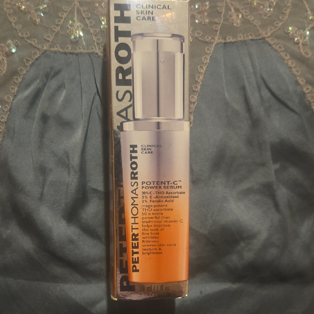 Peter Thomas Roth Defy Serum - Silver and White